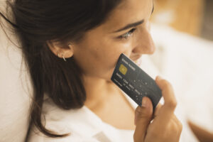 Deciding Between Secured and Unsecured Credit Cards: Which One Suits You Best?
